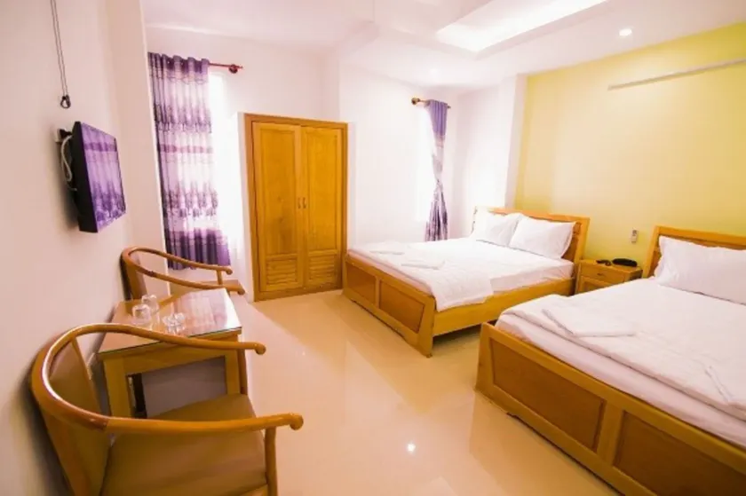 Dong Phuong Hotel - Image 1