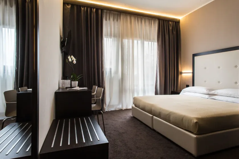 Hotel Mirage - Image 1