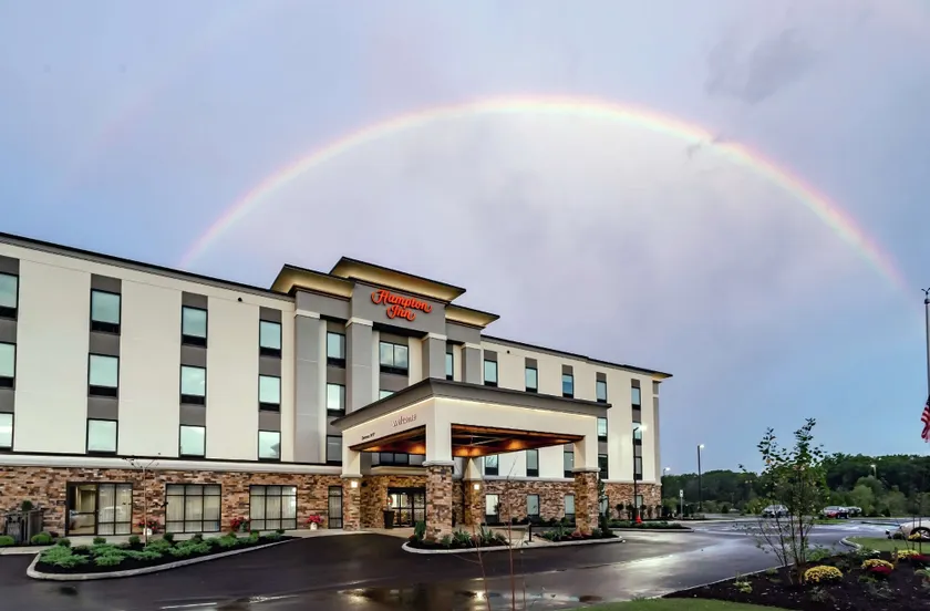 Hampton Inn Madison - Image 1