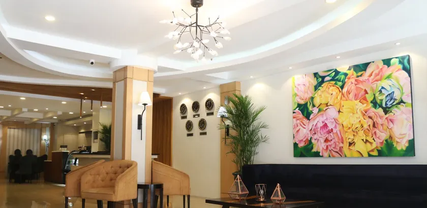 Queen Margarette Hotel - Downtown - Image 1