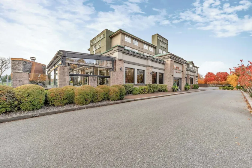 Sandman Hotel & Suites Vancouver Airport - Image 1