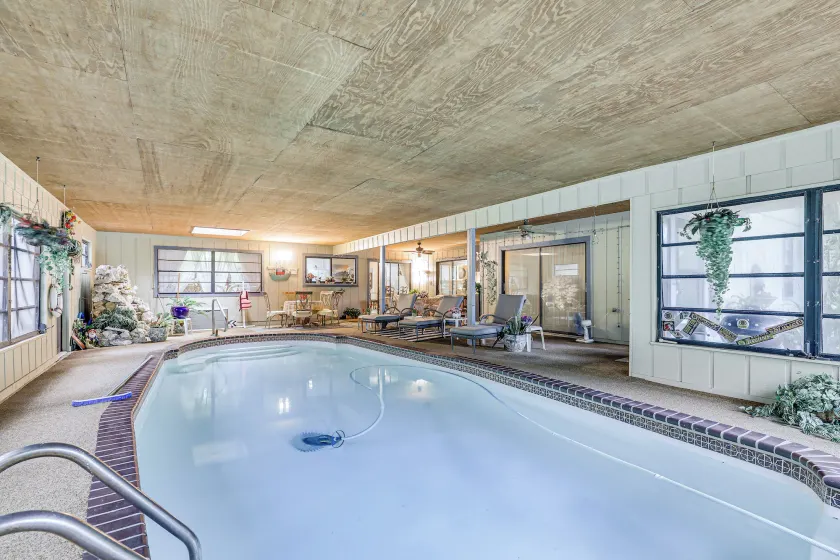 Tampa Area Home w/ Indoor Pool, Families Welcome! - Image 1