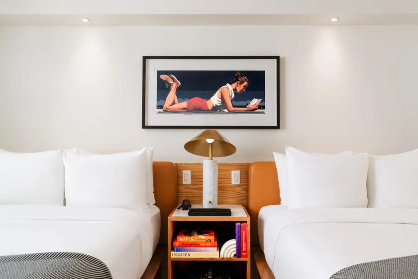 Short Stories Hotel Near The Grove - Image 1