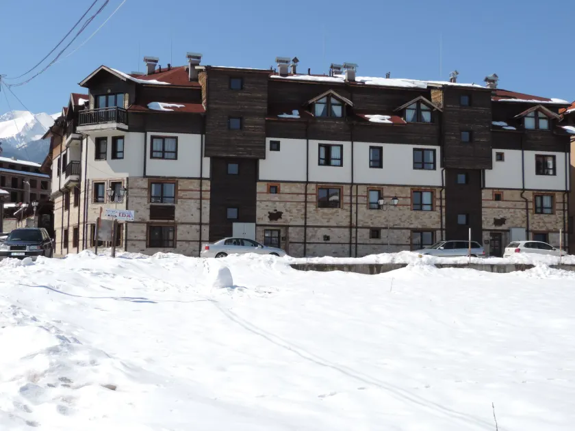 Gondola Apartments & Suites - Image 1