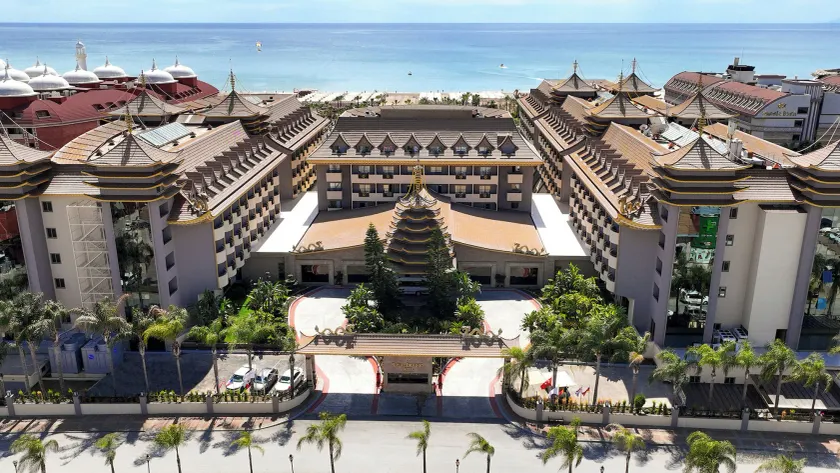 Royal Dragon Hotel - Image 1