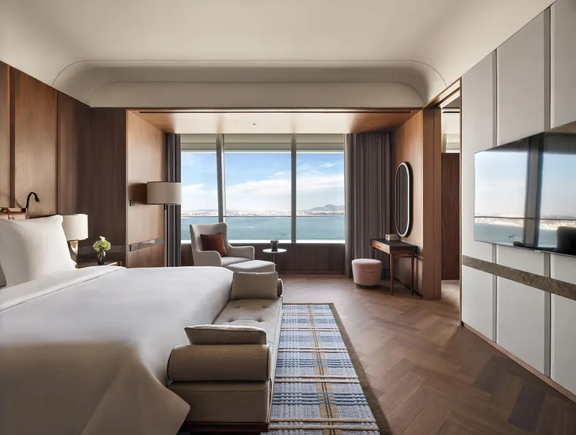 Four Seasons Hotel Dalian - Image 1