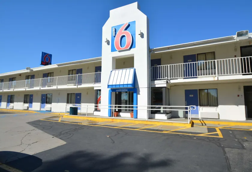 Motel 6-Chicopee, MA - Springfield - Image 1