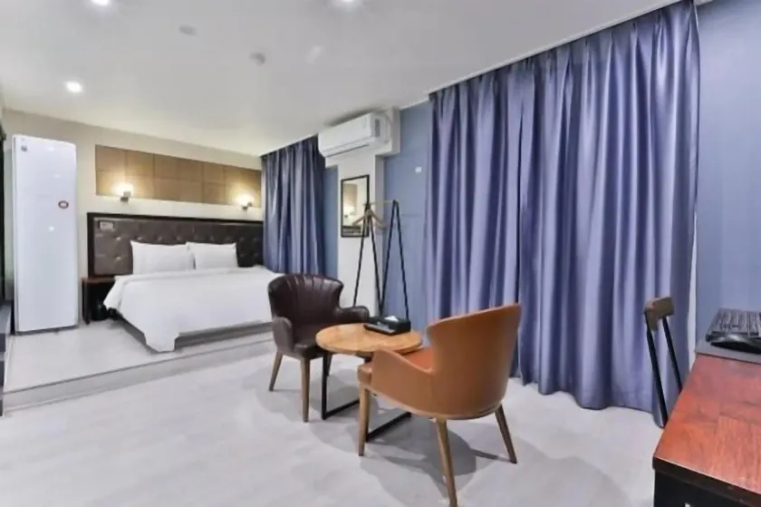 Changwon Myeongseodong Namuneulbo Hotel - Chambre