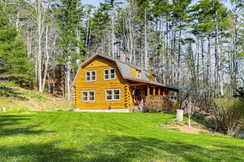 Forest Hideaway in Plainfield: Hike, Paddle & Ski - Image 1