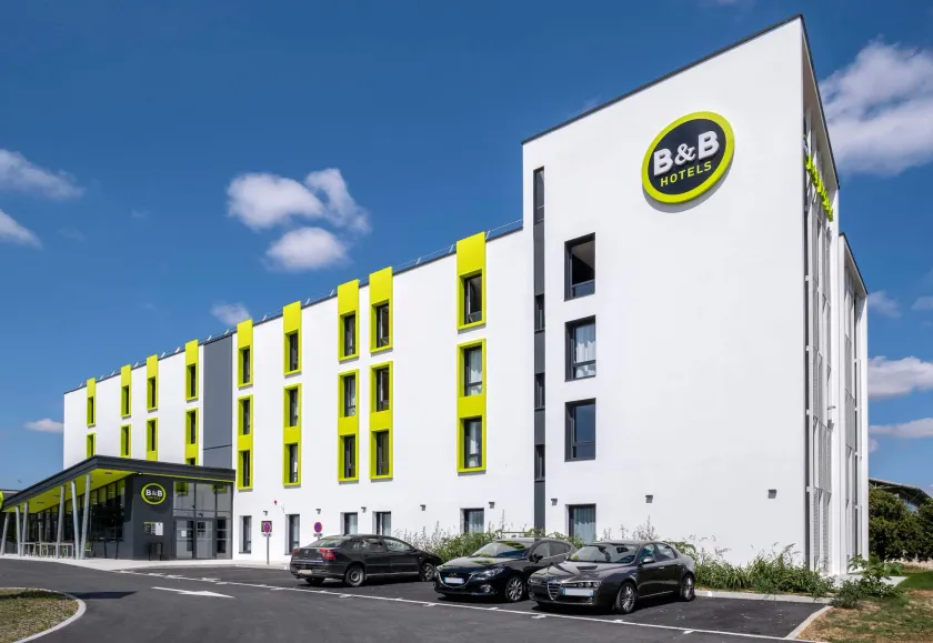B&B HOTEL Saintes - Image 1