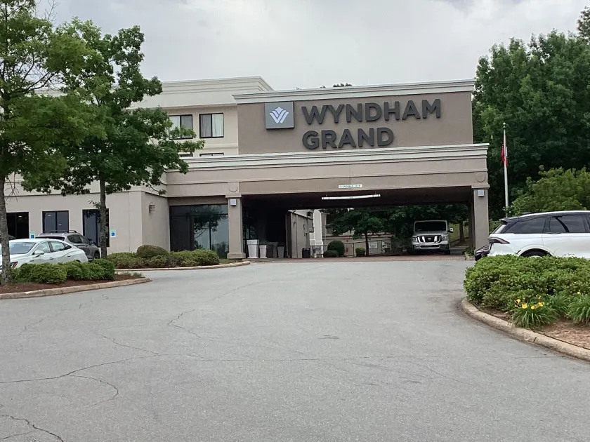 Wyndham Grand Executive Center Little Rock Airport - Image 1