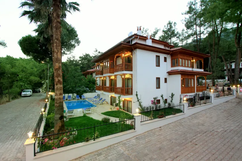 Ayka Hotel - Image 1