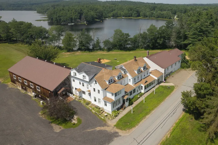 Lake Shore Farm Inn - Image 1