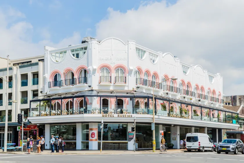 Hotel Ravesis - Image 1