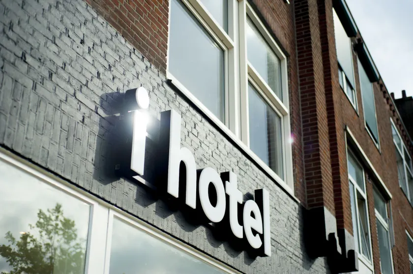 i hotel - Image 1