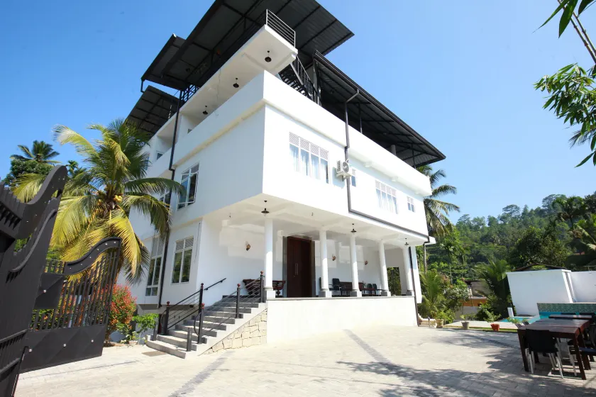 Lavenro Hotel & Resort - Image 1