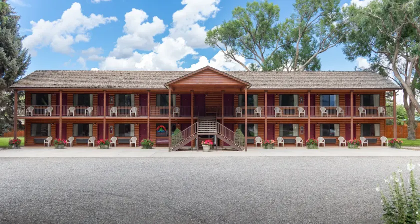 Austin's Chuckwagon Motel - Image 1