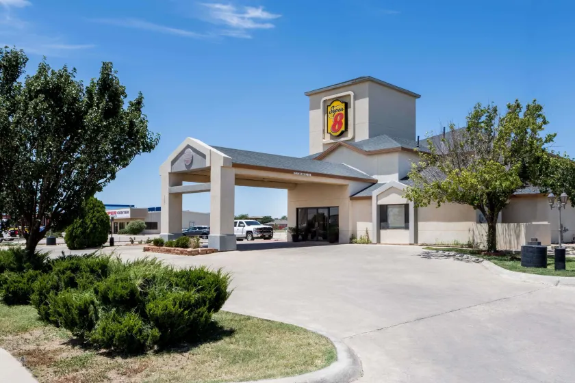 Super 8 by Wyndham Midland - Image 1