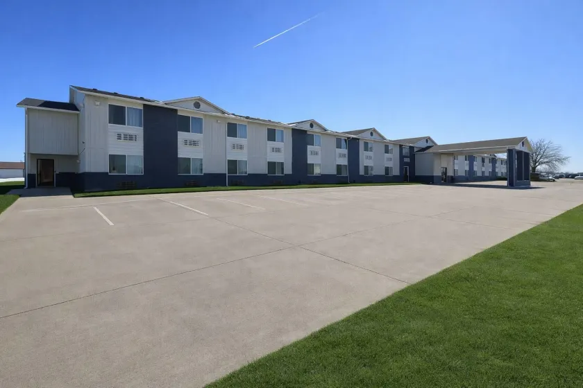 Super 8 by Wyndham Smithville Kansas City - Image 1