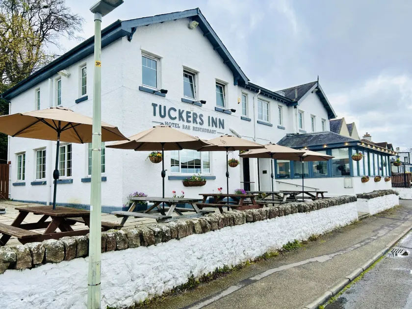 Tuckers Inn - Image 1
