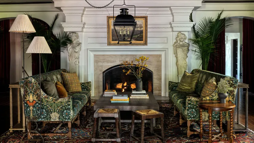 La Playa Hotel - Image 1