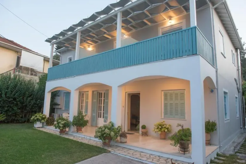 Tsonas Apartments - Image 1