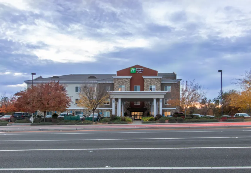Holiday Inn Express Hotel & Suites Roseville - Galleria Area by IHG - Image 1