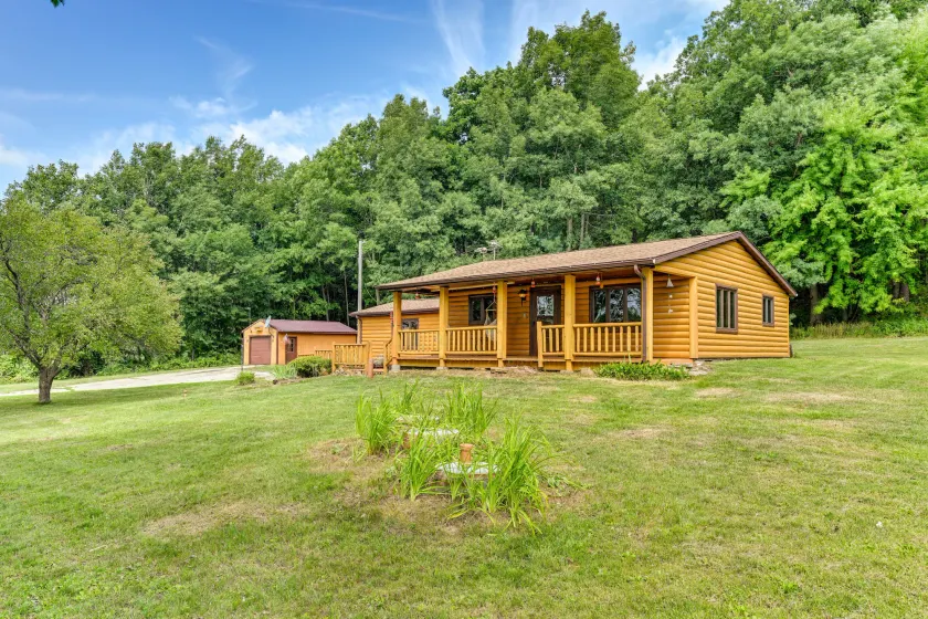 Pet-friendly Lyndon Station Cabin - Hike & Fish! - Image 1