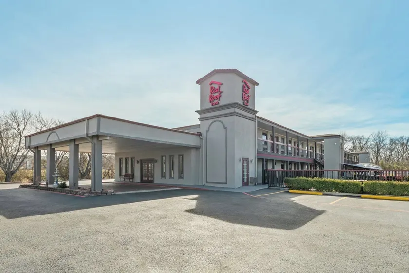 Red Roof Inn Ardmore - Image 1