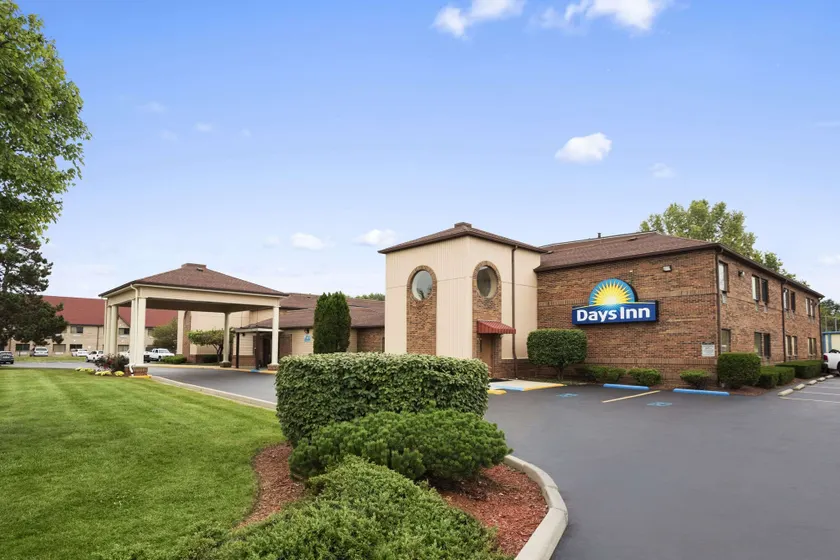 Days Inn by Wyndham Middletown - Image 1