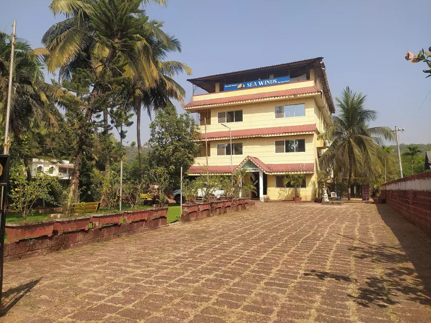 Sea Winds Hotel - Image 1