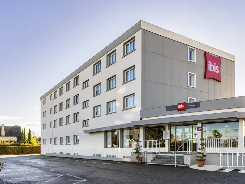 ibis Tarbes Odos - Image 1