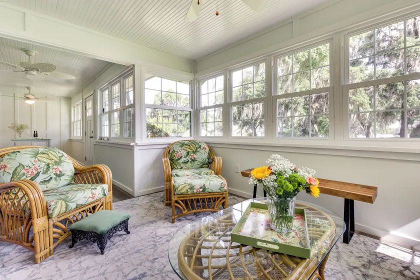 Walk to Lakes! Tropical Escape in Mount Dora - Image 1