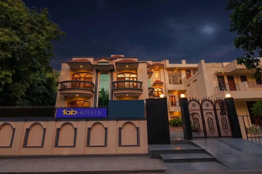 FabHotel The Arjun - Iffco Chowk Sector 29 - Image 1