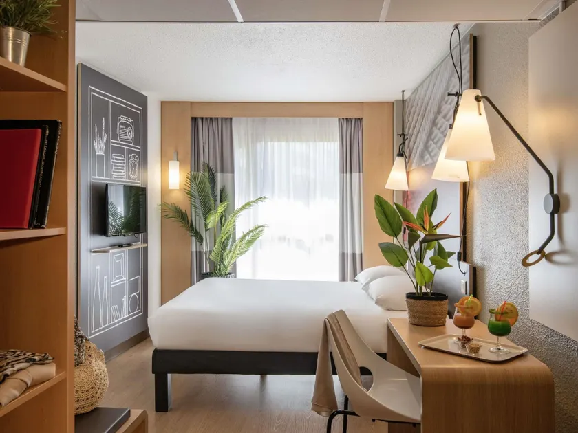 ibis Plage La Bocca Cannes - Image 1