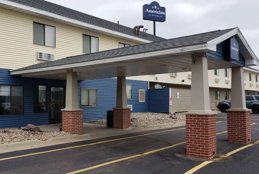AmericInn by Wyndham Mauston - Image 1