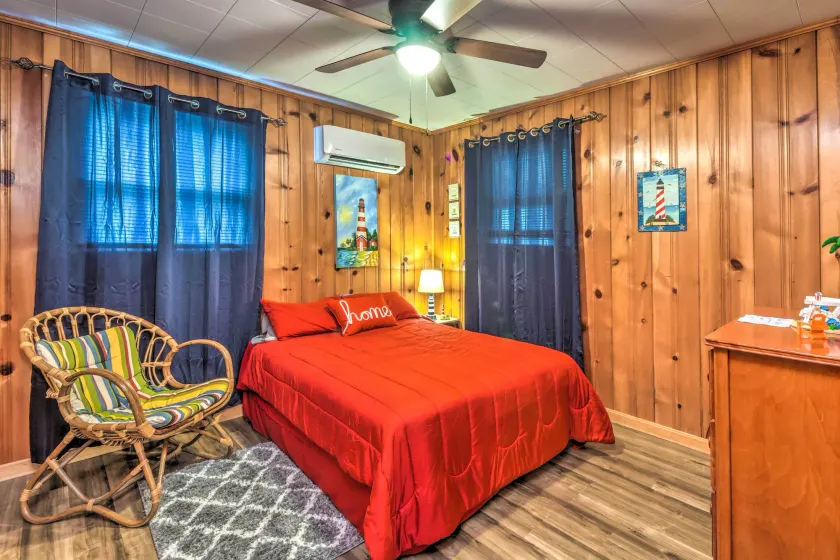 Cozy Kentucky Cabin w/ Sunroom, Yard & Views! - Rom