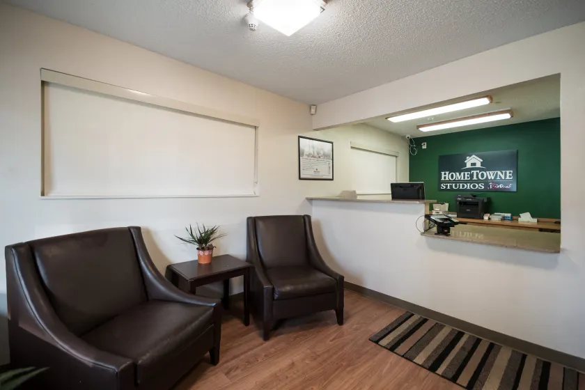HomeTowne Studios by Red Roof Seattle - Kent/Des Moines - Image 1