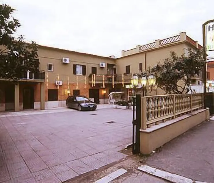 Hotel Le Rose - Image 1