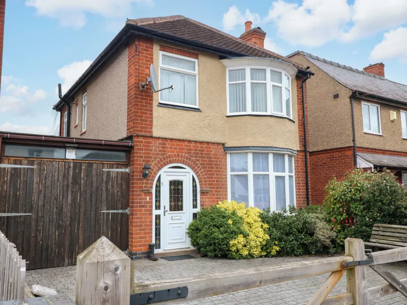 5 Wallace Road - Image 1