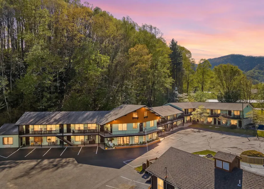 Castlewood Inn - Image 1