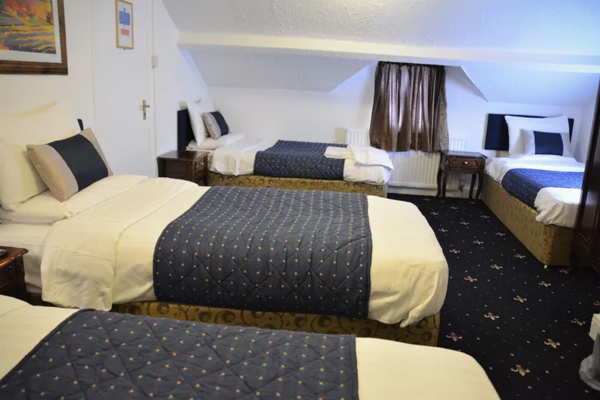 Crown Lodge Guest House - Image 1