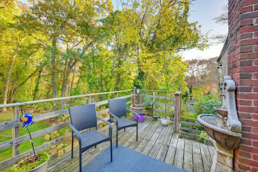 Cozy Dix Hills Apt w/ Deck ~ 7 Mi to Beach! - Image 1