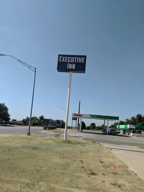 Executive Inn Woodward - Image 1