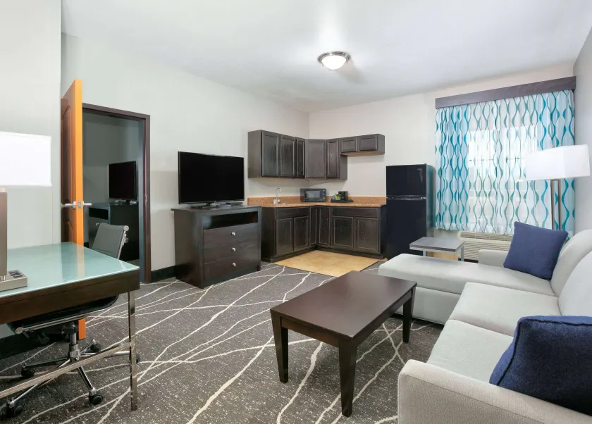 La Quinta Inn & Suites by Wyndham Little Rock - Bryant - Image 1
