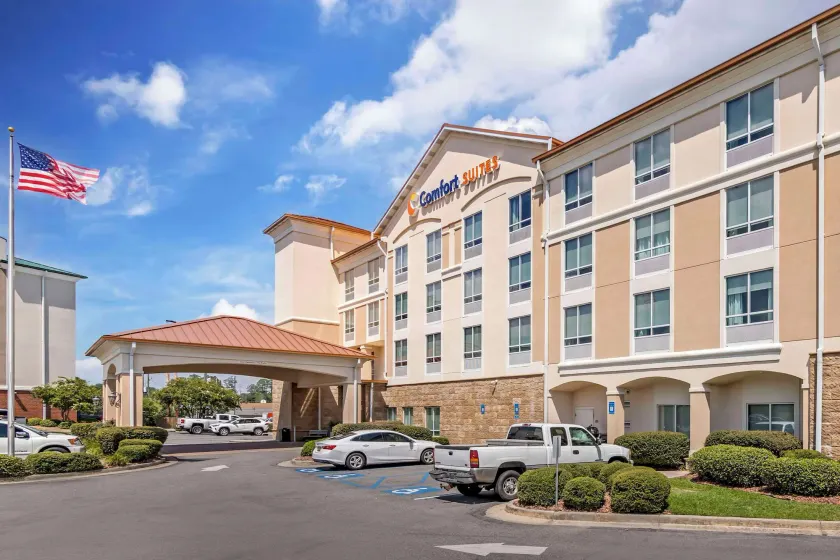Comfort Suites Valdosta Mall Area - Image 1