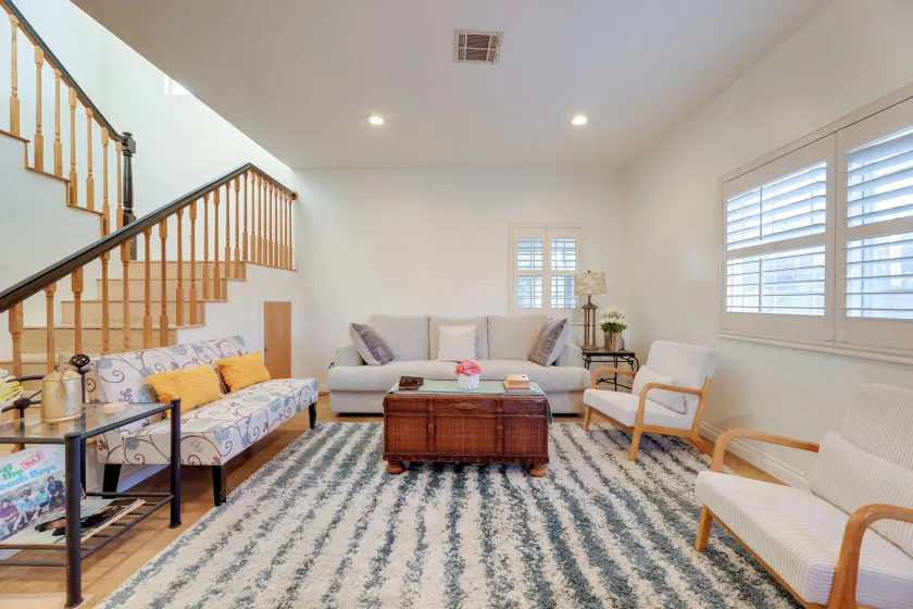Great Location & Free Extras! Bellflower Stay - Image 1