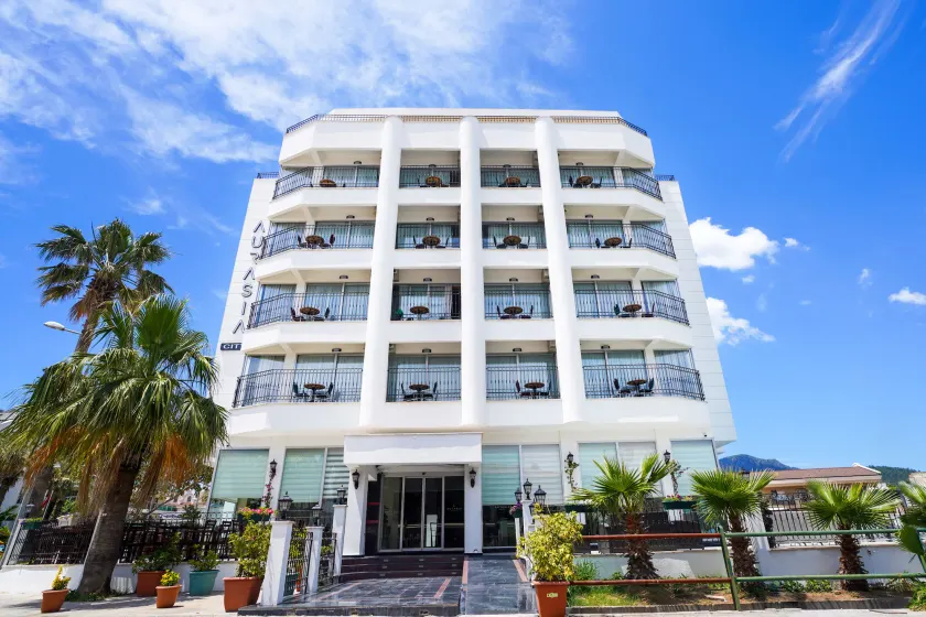 Aurasia Sea Side Hotel - Image 1