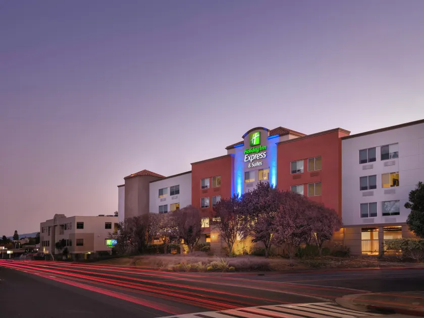Holiday Inn Express Hotel & Suites Belmont by IHG - Image 1