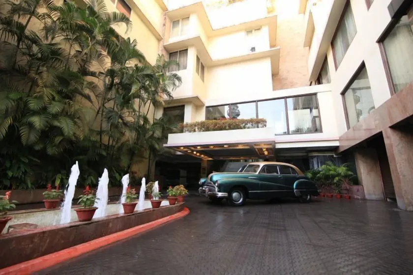 Hotel Dynasty - Image 1